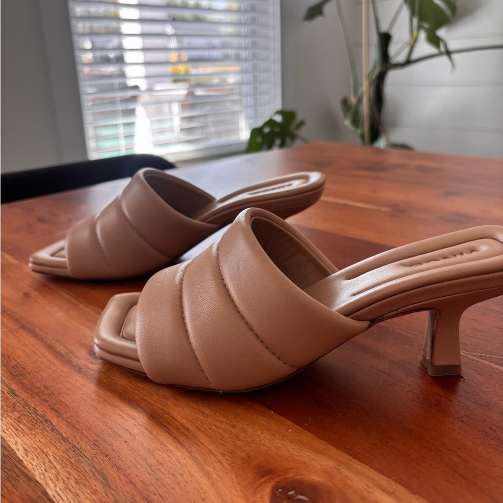 VINCE Tan Padded Slide Ceil City Sandals - Women's Size: 6M - Picture 2 of 9